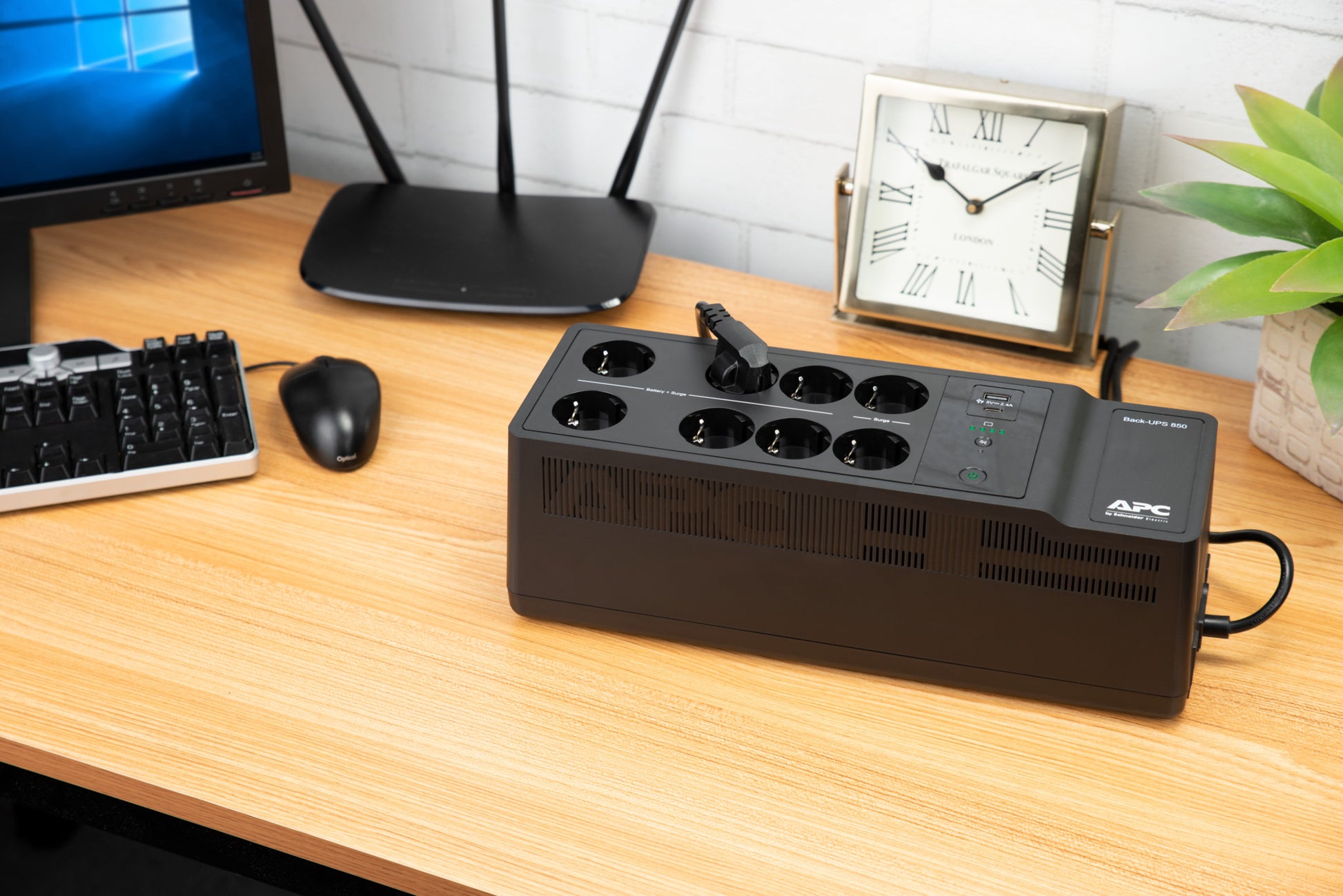 APC Back-UPS 850 VA BE850G2-GR_65212.jpg