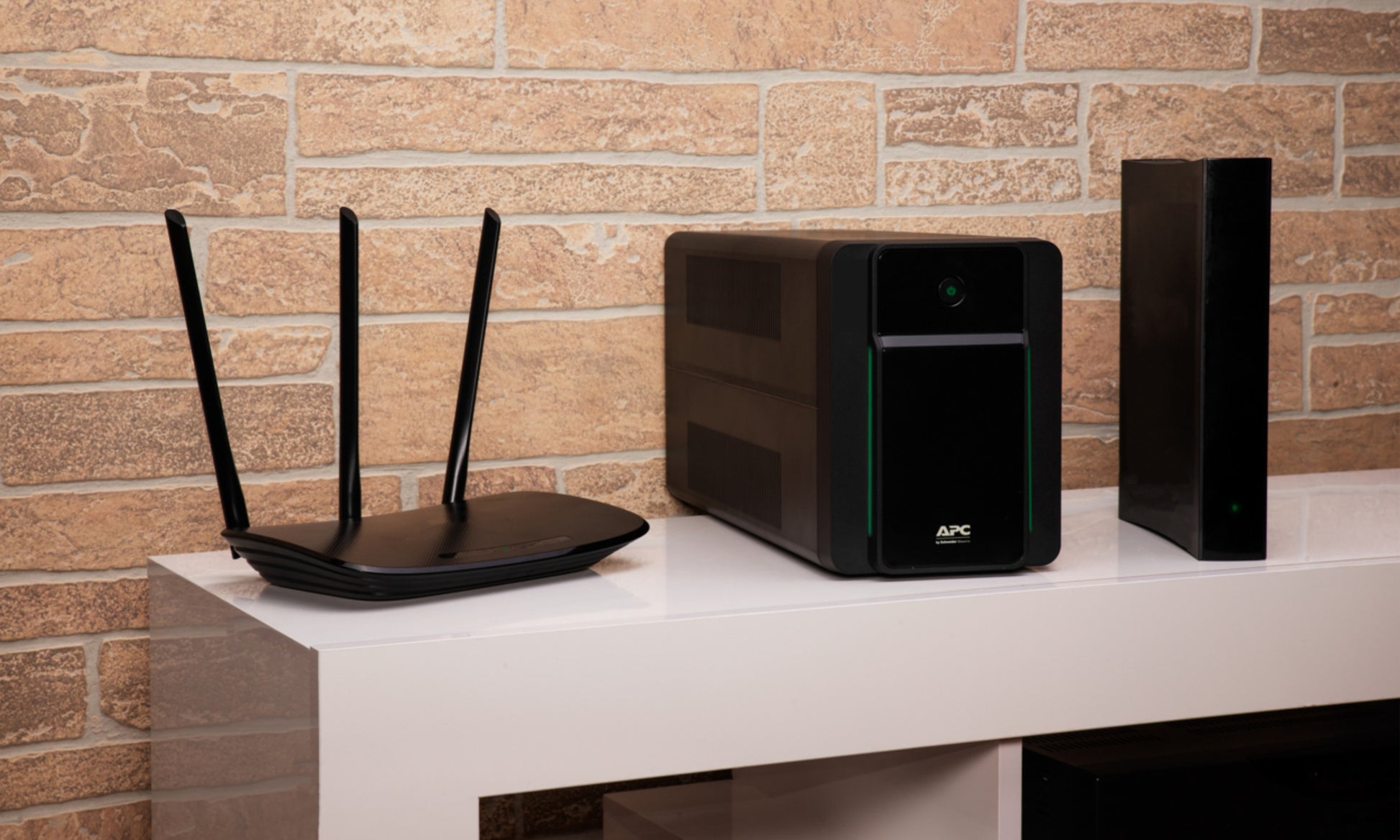 APC Back-UPS BX 1600 VA BX1600MI_74143.jpg