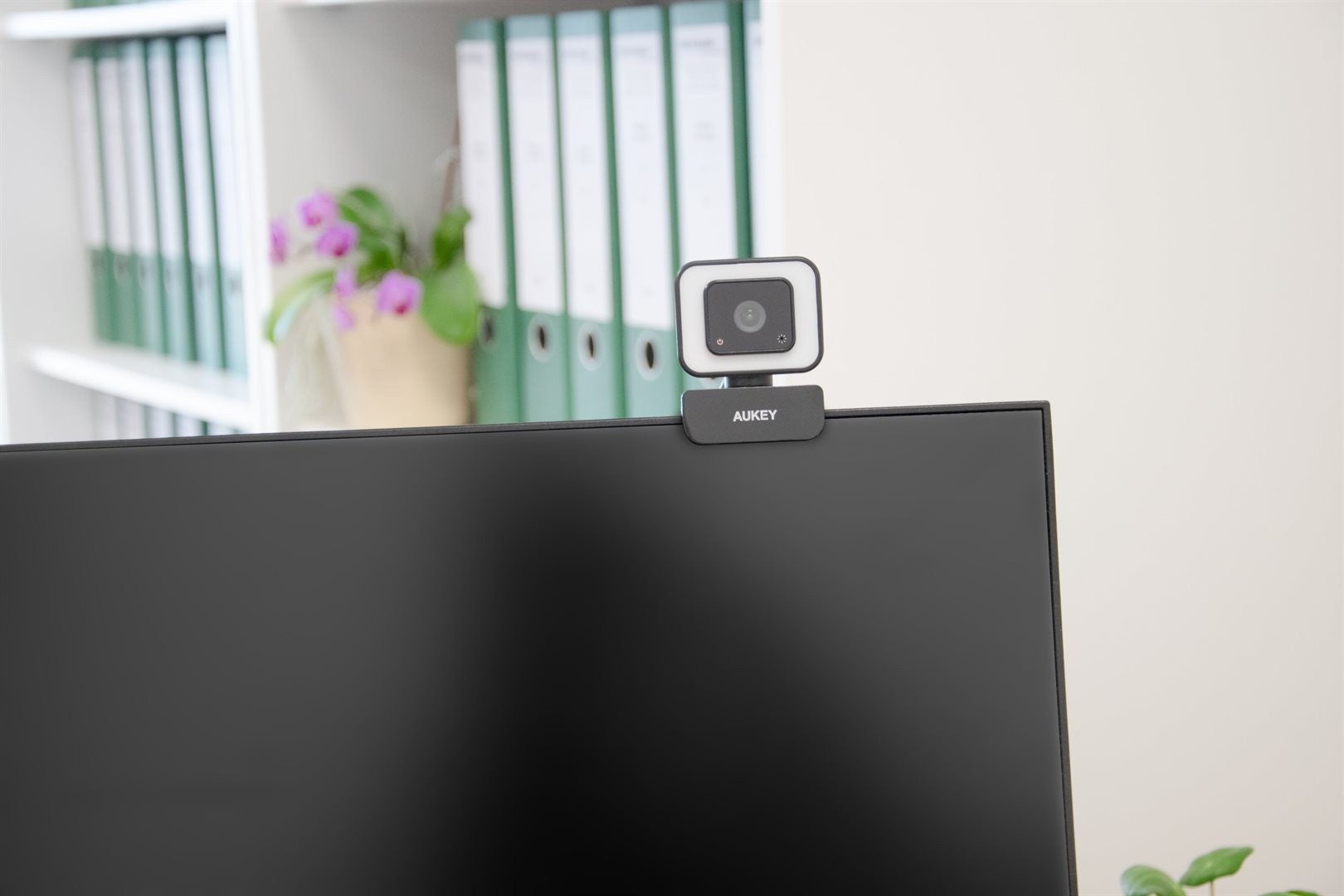 Aukey PC-LM6 Stream Series with Ring Light Full HD Webcam with 1/3"-CMOS Sensor black_62016.jpg