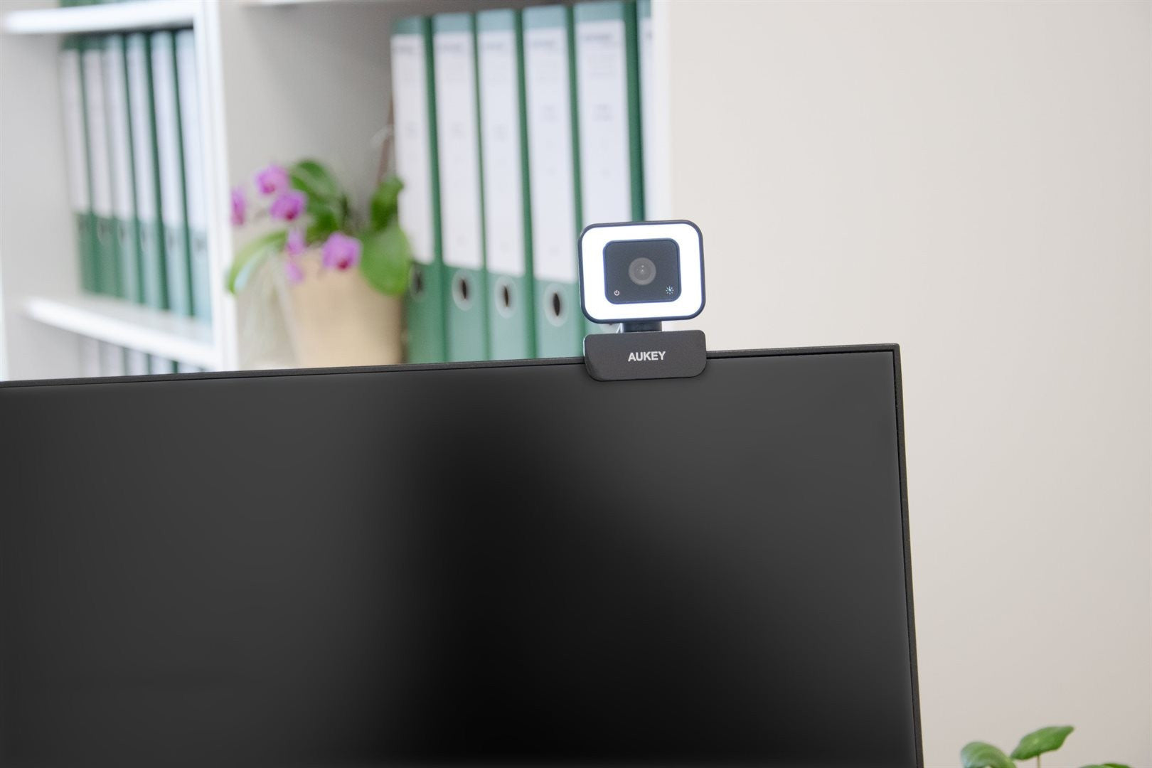 Aukey PC-LM6 Stream Series with Ring Light Full HD Webcam with 1/3"-CMOS Sensor black_62017.jpg